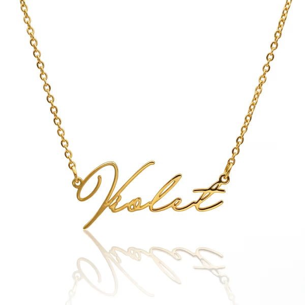 Astrid Name Collier in vermeil or script lettebague on white background