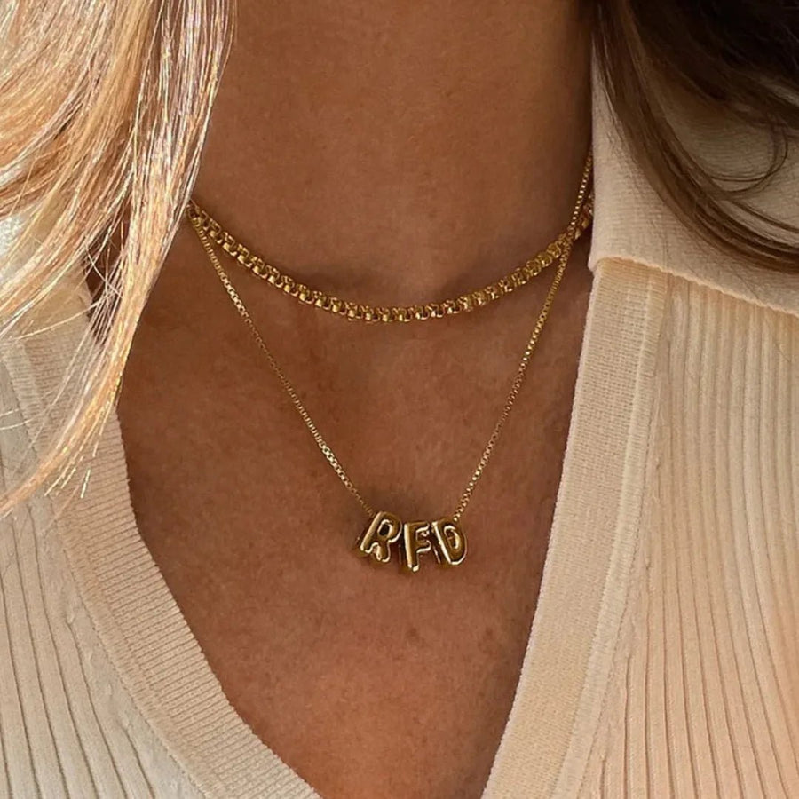 3D Bubble Letter Collier in gold, playful bubble font personalised name necklace
