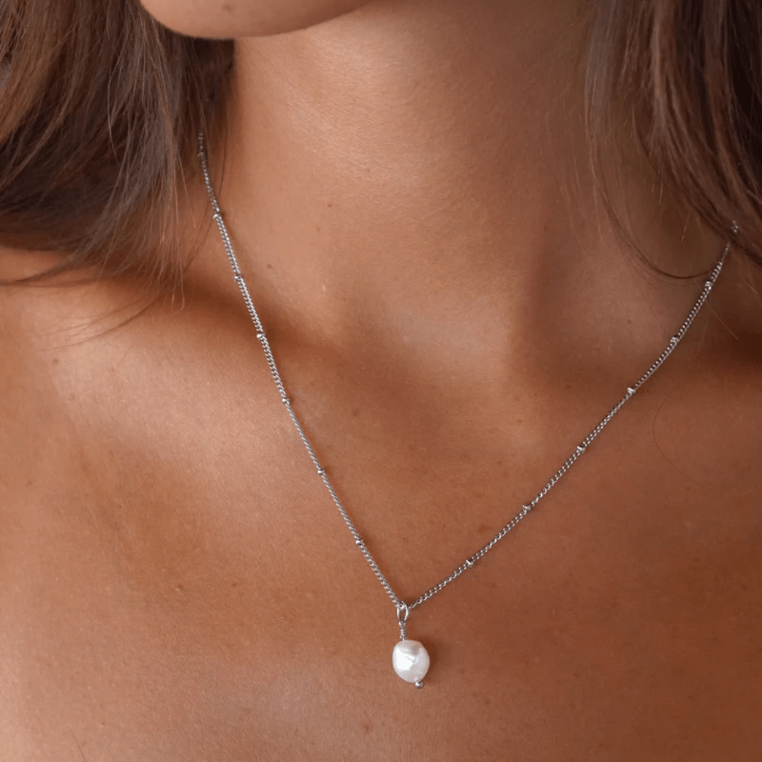 Close-up of model wearing Moonela rose quartz pendant necklace – minimalist elegance