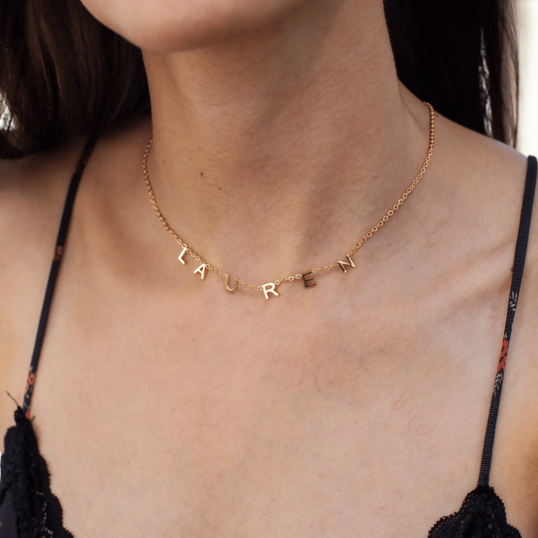 Halskette mit baumelnden Buchstaben – Personalisierte Halskette 