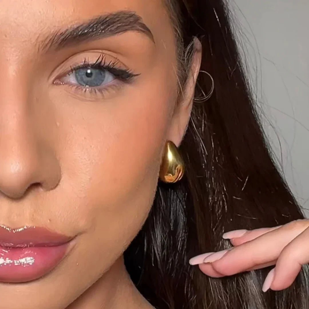 Orecchini a Perno con Goccia