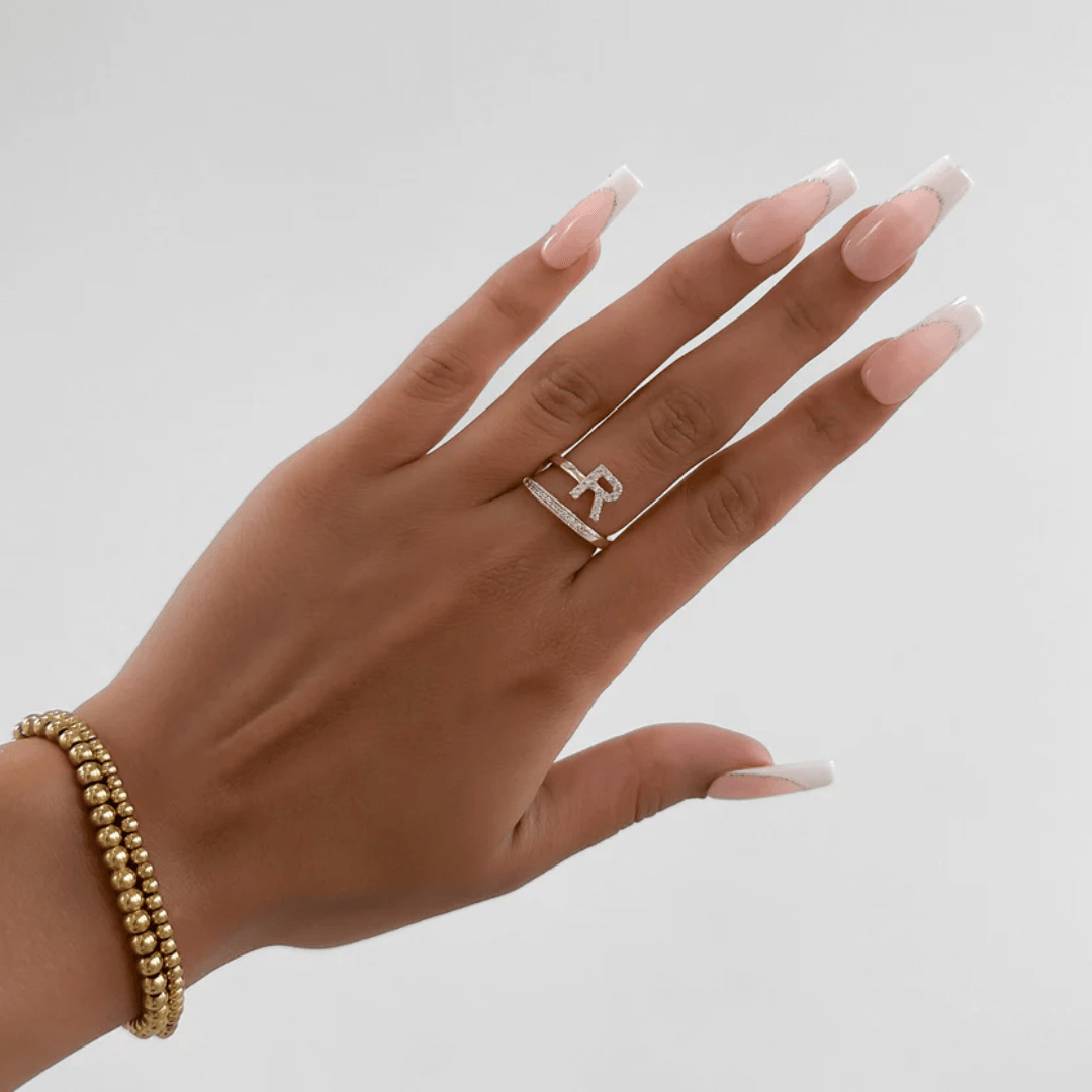 Eisiger Initialenring – Auffällig, individuell und vergoldet