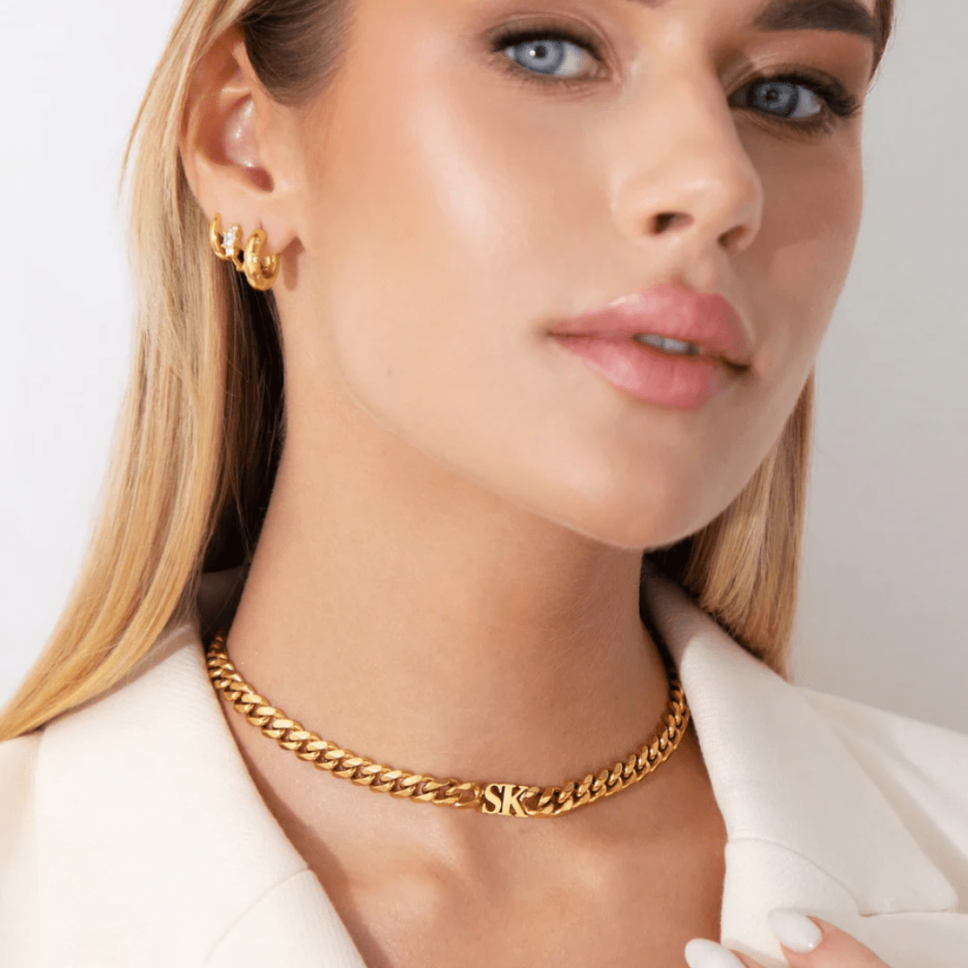 personalised initial necklace in chunky gold curb chain – adjustable clasp