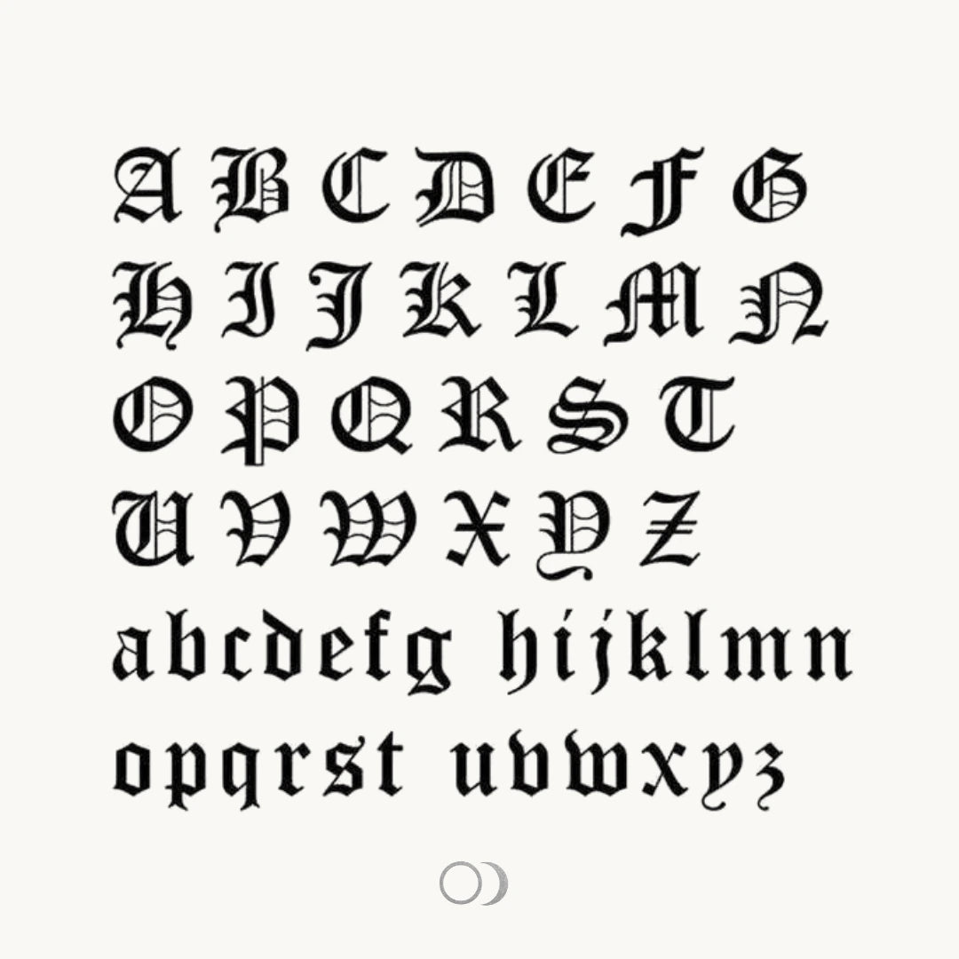 Collana con targhetta con nome inglese antico