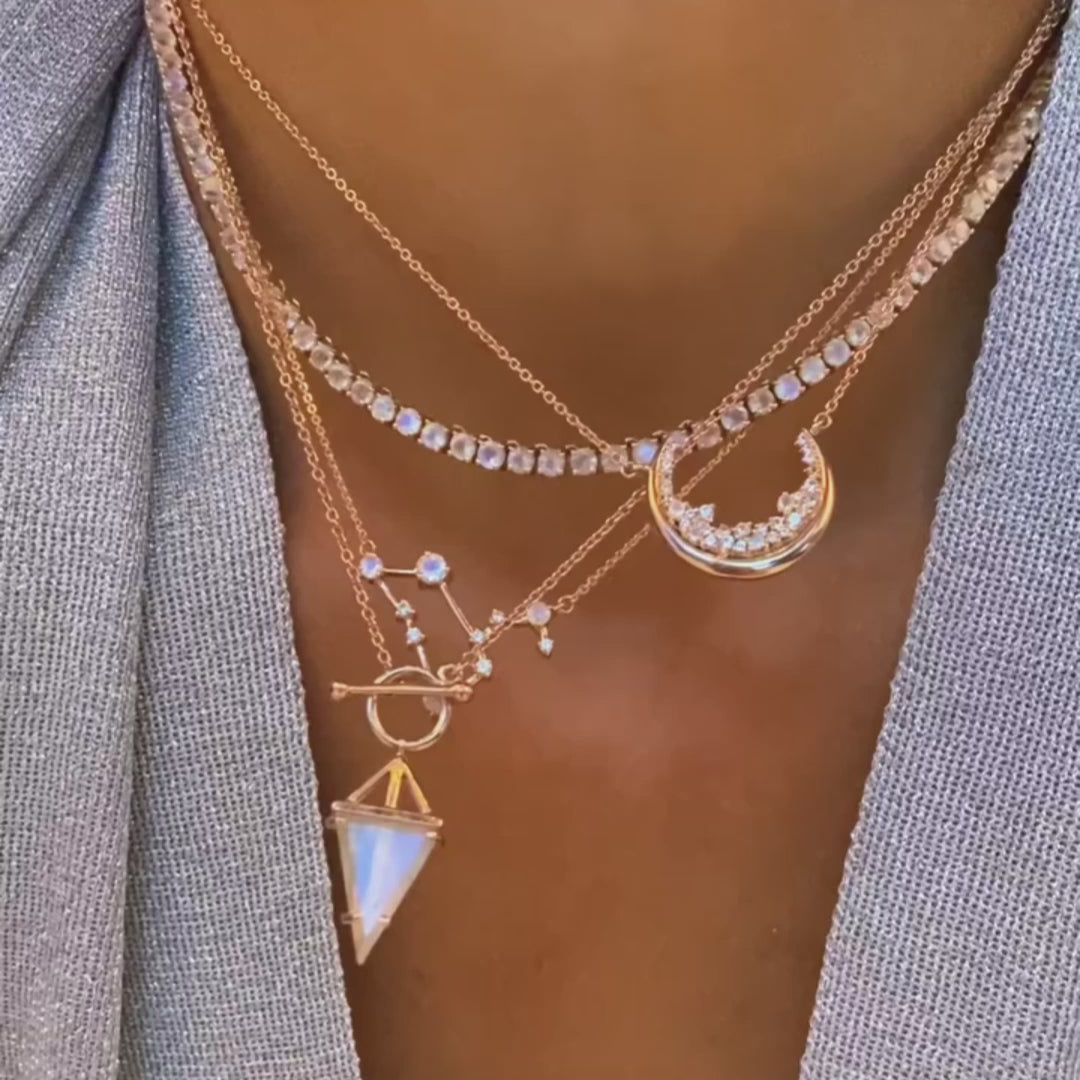 Elegante collana a forma di luna – Edizione Moonela