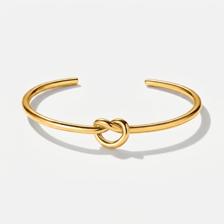 The Knot Cuff in 18K gold